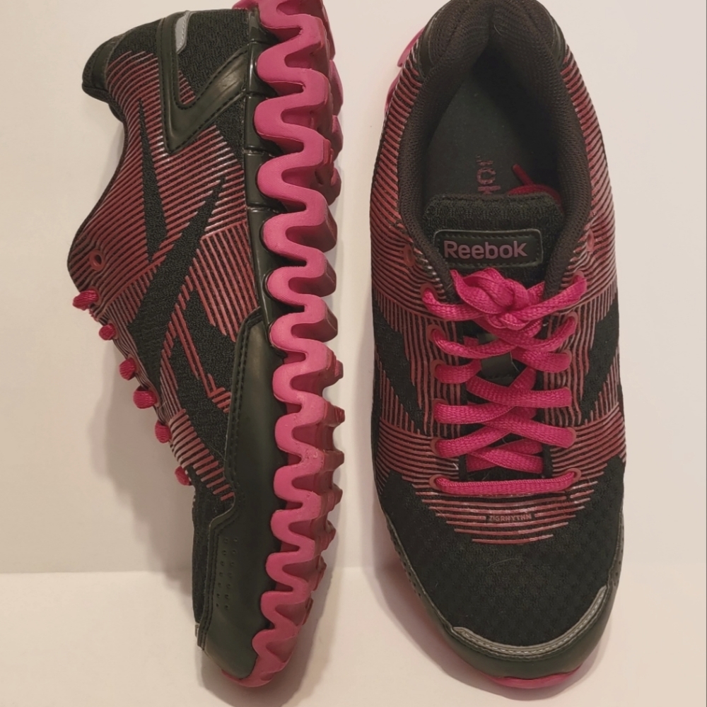 Pink and Black Reebok Zignano size 7